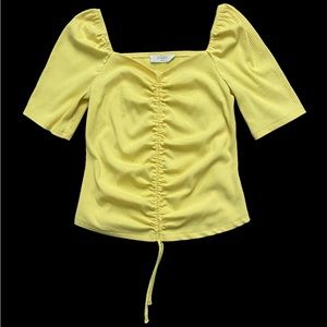 Women’s Size small beautiful Spring/Summer top. Cinchable front.